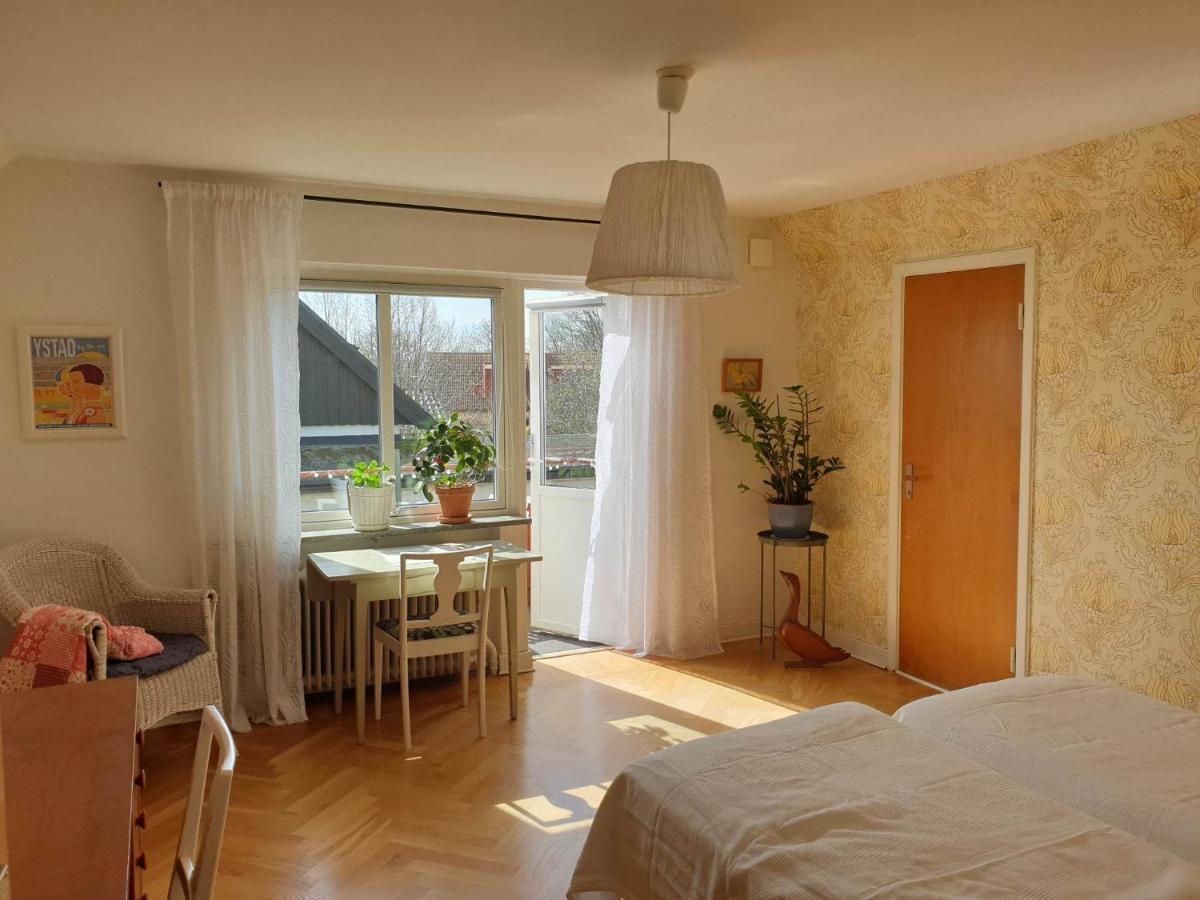 Egen Ovanvaning I Charmig Villa Naera Havet Истад Экстерьер фото